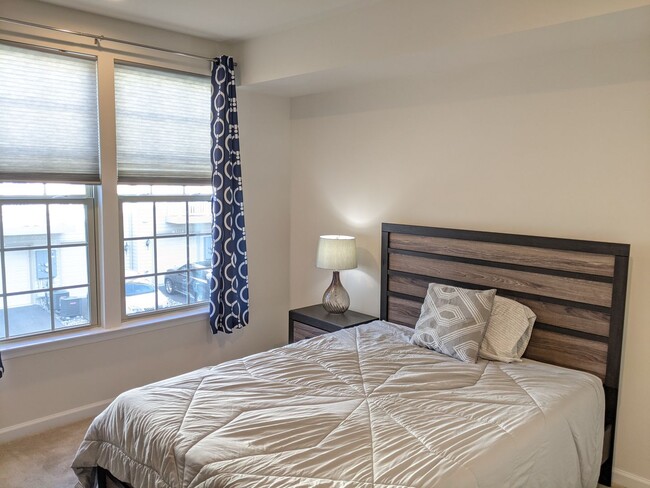 Building Photo - Bottom level (two story) *END UNIT* condo ...