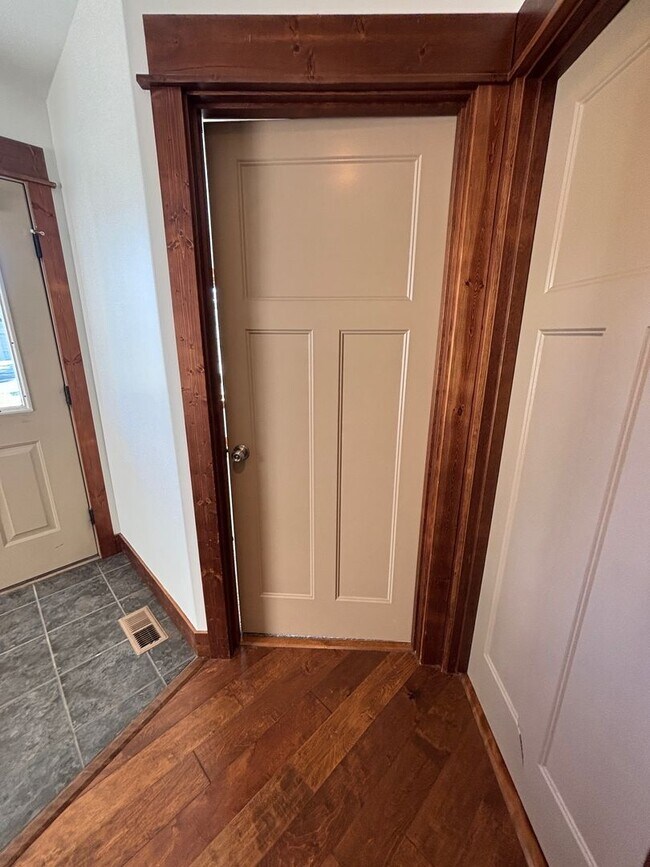 Building Photo - FIRST MONTH'S RENT FREE!!!  NEW LOWER MONT...