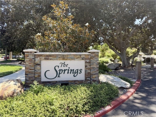 Building Photo - 231 Springview