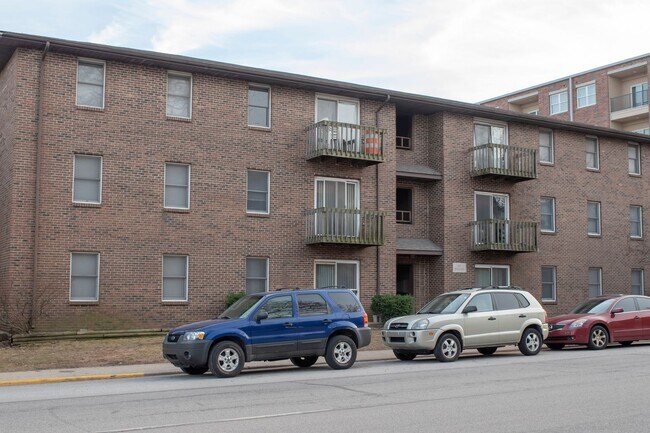 Building Photo - 211 Wiggins St