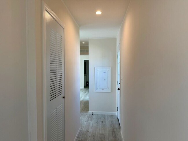 Building Photo - 443 Ranee Loop