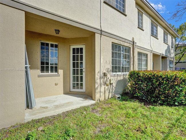 Building Photo - 1215 Lucaya Dr