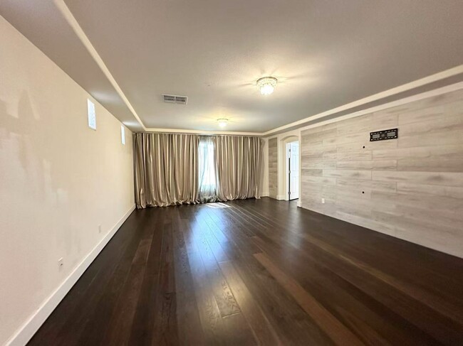 Building Photo - A beautiful 2 stories 5 Bedroom Home in a Highly Desired Location