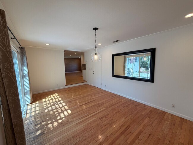 Building Photo - 362 Penn Way