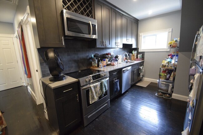 Building Photo - 33-35-35 Ridgemont St