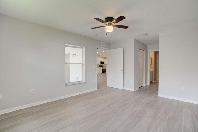 Building Photo - 9242 Roan Ln