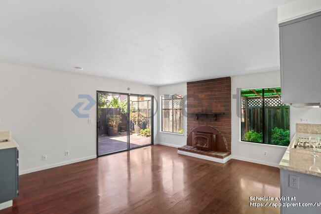 Building Photo - 740 Hollyhock Dr