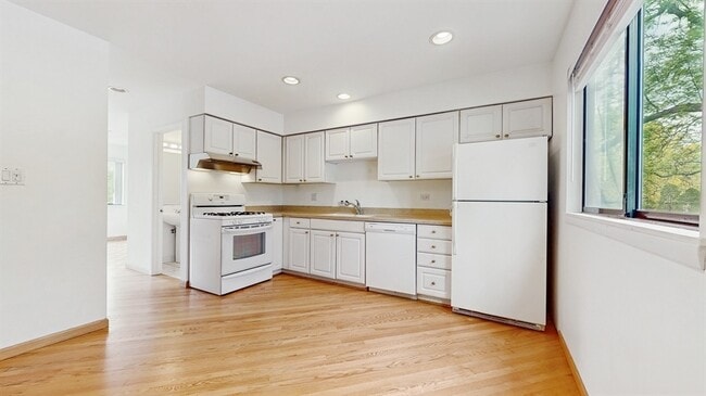 Building Photo - 211 Skokie Blvd