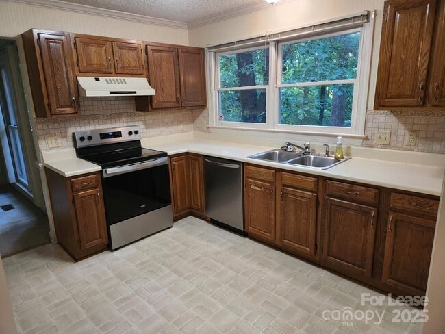 Building Photo - 4015 Brownes Ferry Rd