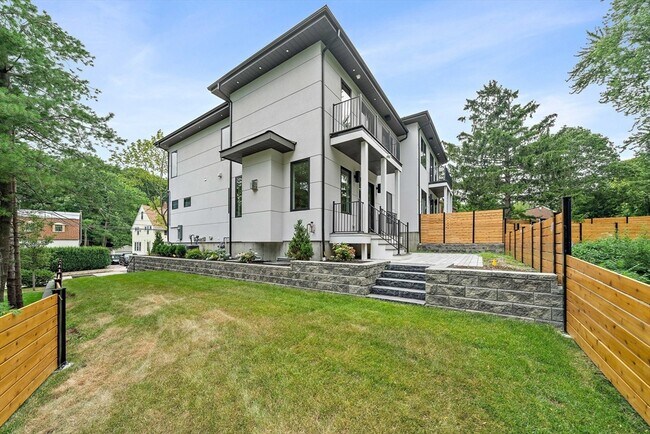 Building Photo - 94 Thurston Rd