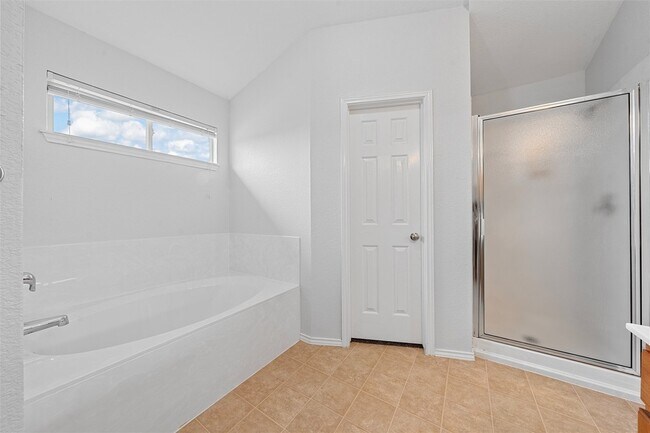 Building Photo - 10120 Salem Way