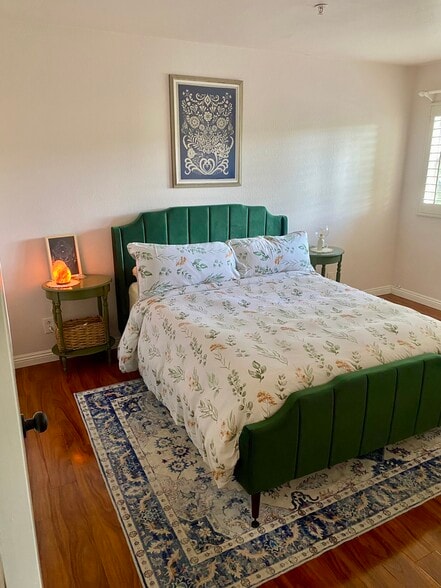 Second floor master bedroom - 4511 Murietta Ave