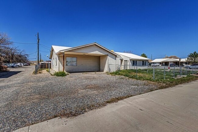 Building Photo - For Rent – Spacious 3 Bed / 2 Bath Duplex