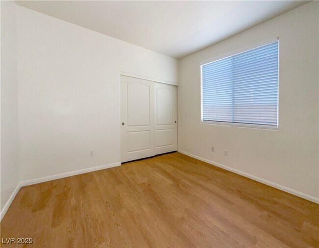 Building Photo - 10789 Muscari Way