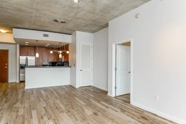 Building Photo - 360 Nueces St