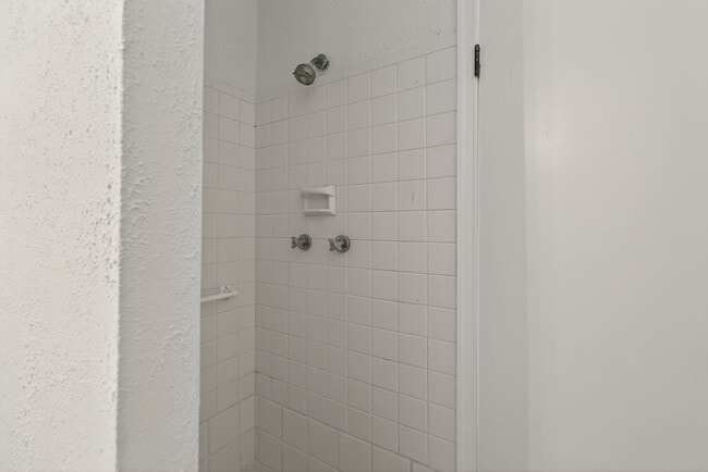 Building Photo - Lakeville Estates