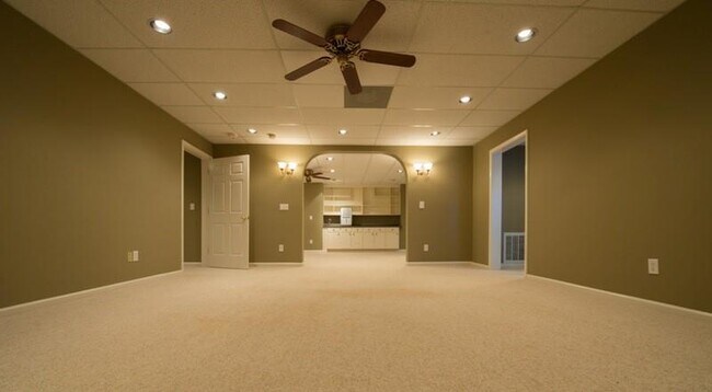 Building Photo - 5060 Gallatree Ln