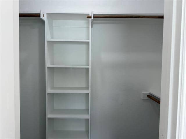 Building Photo - 413 Hilltop Dr