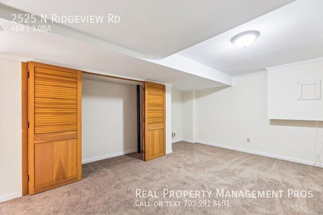 Building Photo - 2525 N Ridgeview Rd