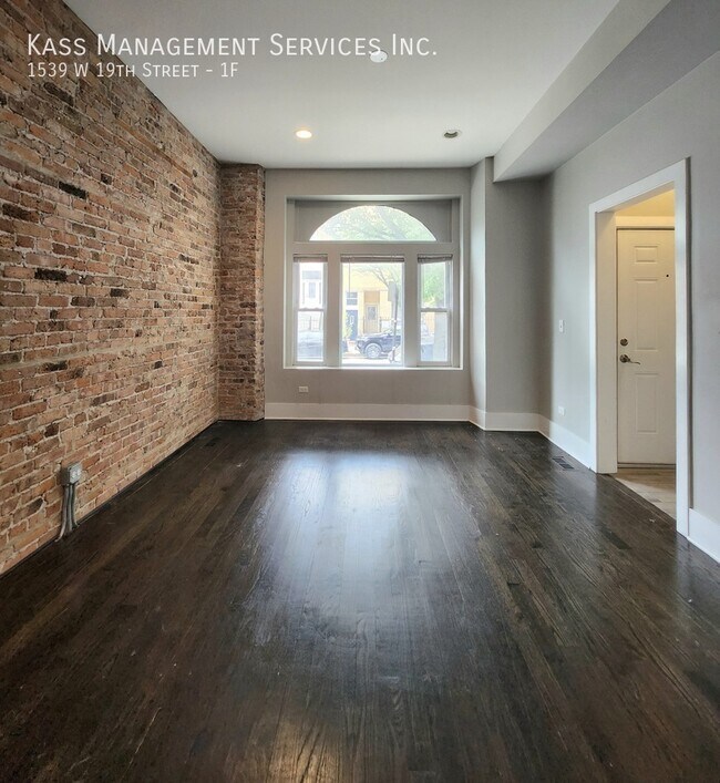 Building Photo - 1539 W 19th St