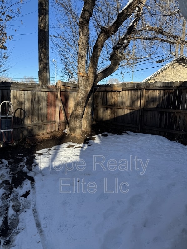 Building Photo - 2534 E St Vrain St