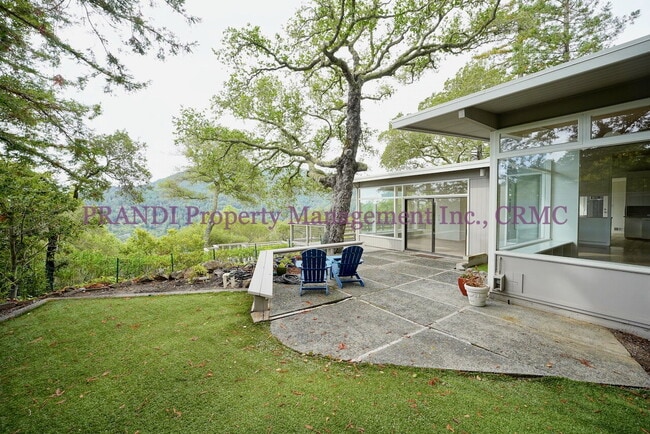 Building Photo - "Spacious 4-Bedroom Oasis with 3 Full Baths in Beautiful Kent Woodlands"