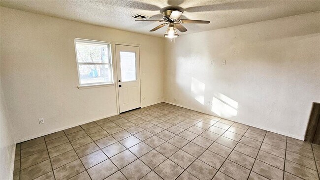 Building Photo - 132 SW 11th St