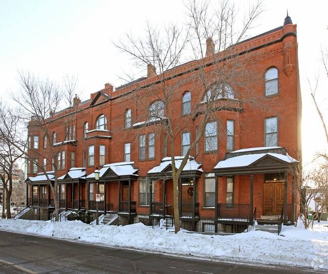 Primary Photo - Panama Flats
