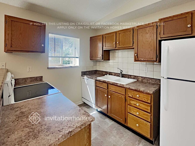 Building Photo - 936 Candlestar Loop N