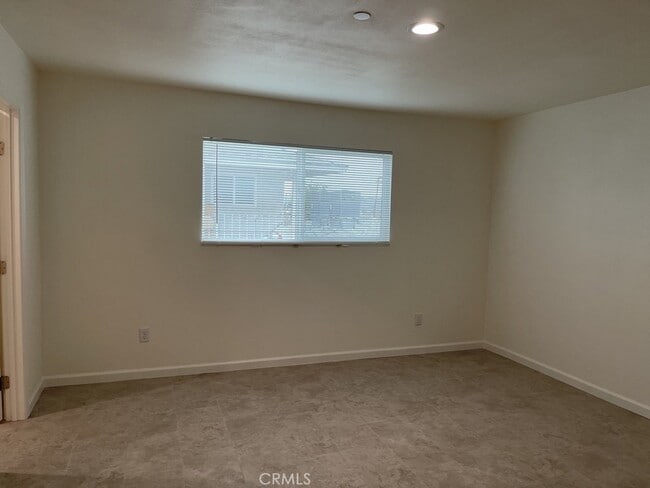 Building Photo - 1140 Deseret Ave