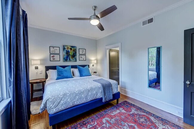 Building Photo - 518 Lamar Ave