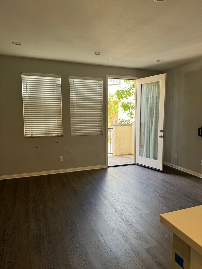 Building Photo - 15330 Jasmine Ln