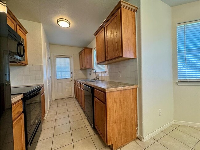 Building Photo - 710 Honeysuckle Dr