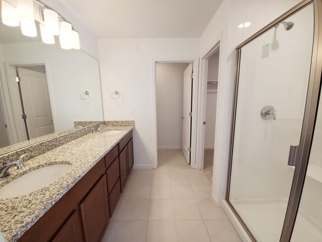 Building Photo - Newer Townhouse in Ideal North Gate Location!