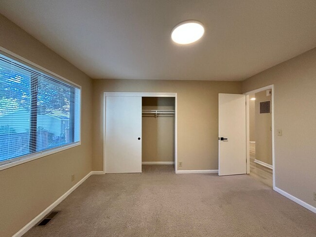 Building Photo - Serene 2 Bed, 2 Bath Updated Hidden Gem!