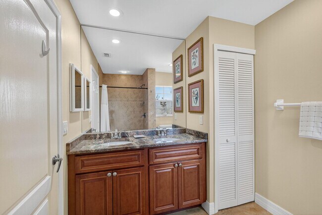 Building Photo - 8400 Heritage Club Dr