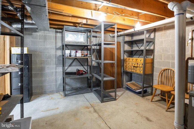 Building Photo - 405 Holly Glen Dr