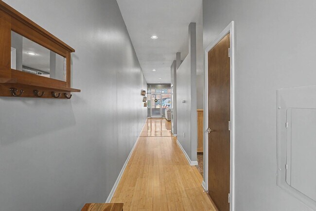 Building Photo - 437 Monroe Ave