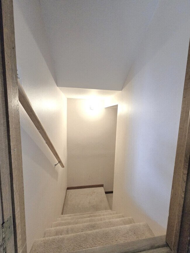 Building Photo - 8 E Shag Bark Ln