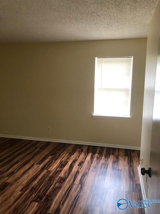Building Photo - 8204 Willowbrook Cir SE
