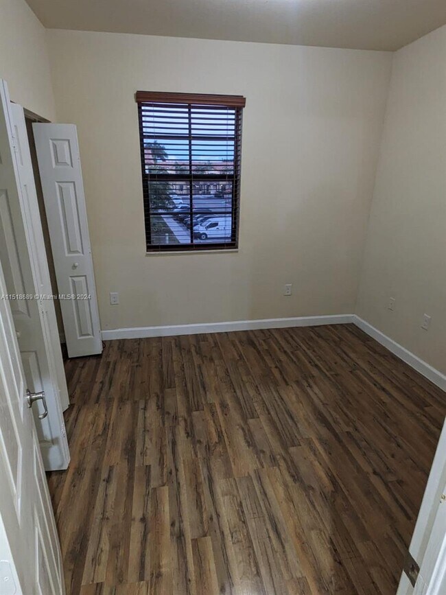 Building Photo - 424 SE 32nd Ave