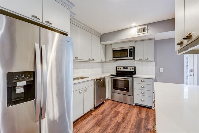 Building Photo - 6306 Riverview Way