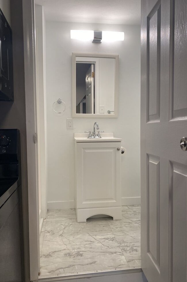 Building Photo - The Phoenixville Lofts-Upgraded Studio/1 b...