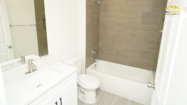 Building Photo - 13905 SW 81 Cir