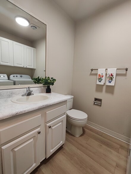 Building Photo - Trailwood Apartment Homes