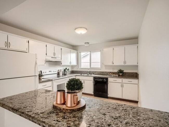 Primary Photo - 3 Bedroom/2 Bathroom Ranch Home with 2 car...