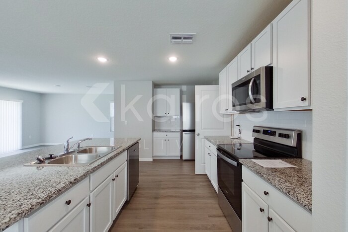 Building Photo - 8602 SW 43rd Ter