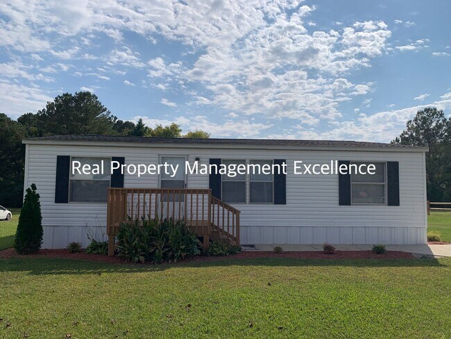Primary Photo - Quaint Renovated Home, Near Education Faci...