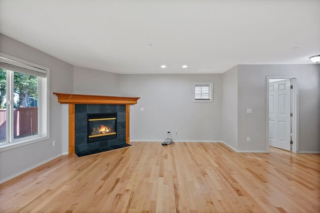 Building Photo - Charming 3-Bed Craftsman in DuPont | Trail...