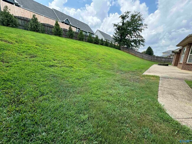 Building Photo - 2203 Rosebrooke Dr SW